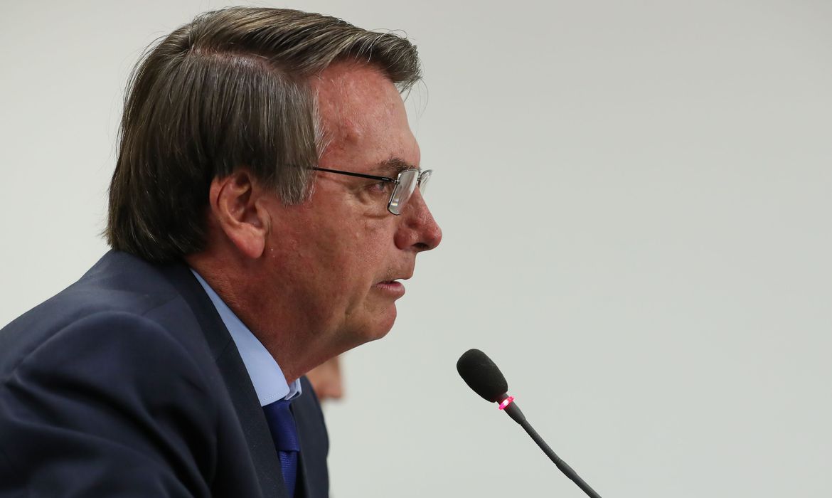 Fala de Bolsonaro ofende pessoas que ainda não receberam o auxílio 