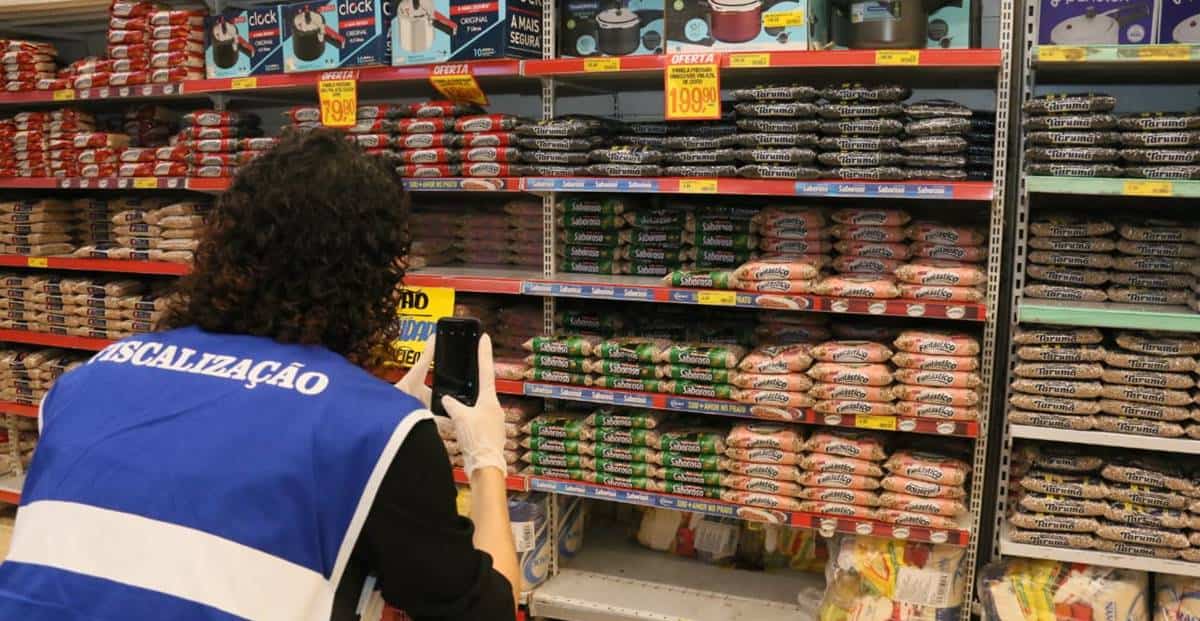 Aprenda como denunciar o aumento abusivo de preços nos supermercado