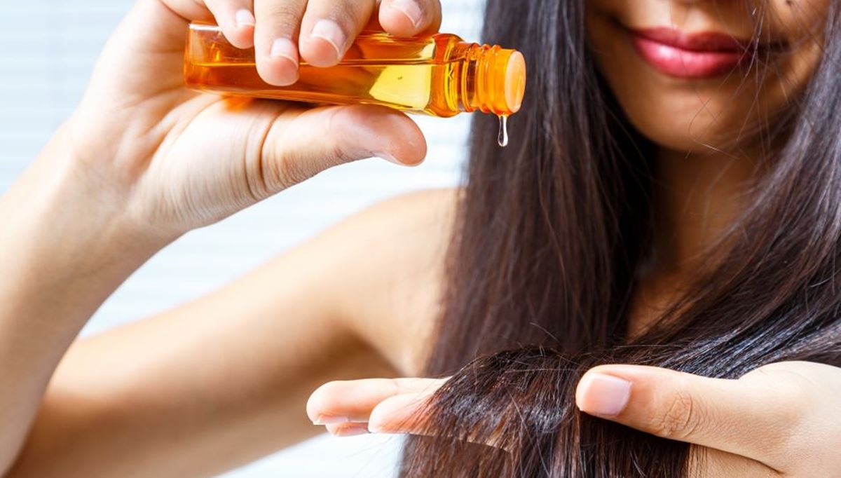 Qual óleo essencial que você deve usar para deixar seu cabelo longo e brilhante?