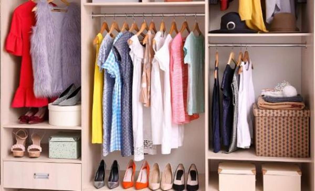 Ideias para organizar o guarda roupa e ganhar mais espaço