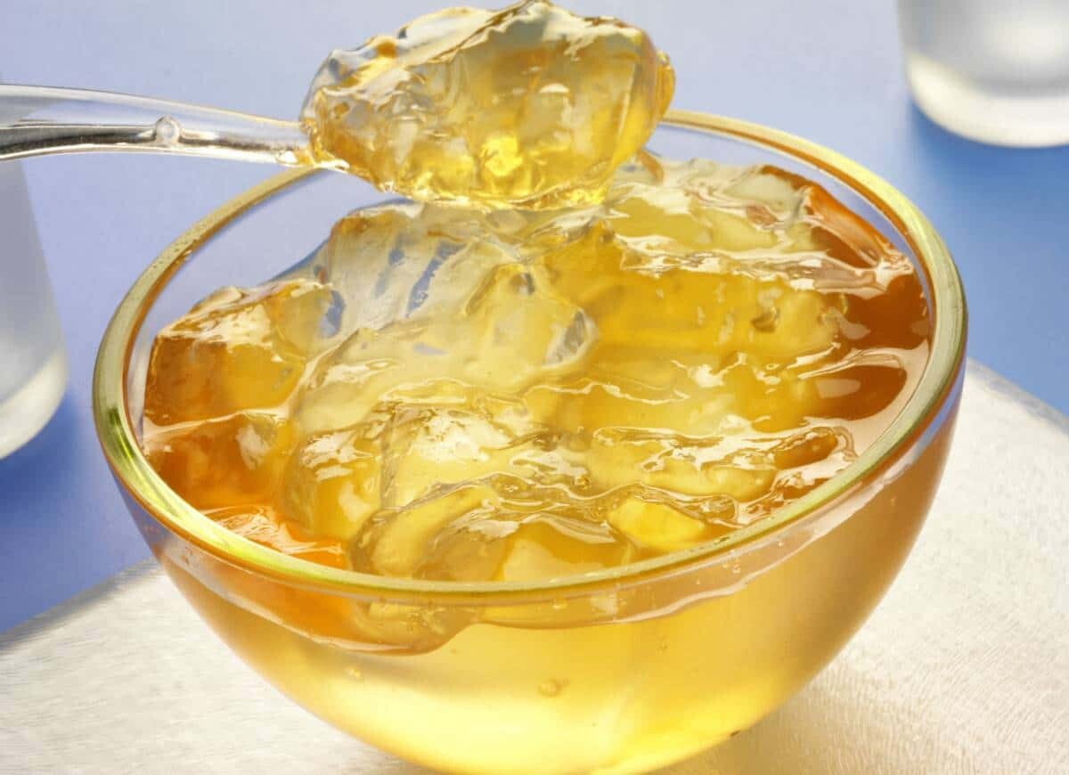 Aprenda fazer gelatina de vinagre de maçã e incluí-la na dieta
