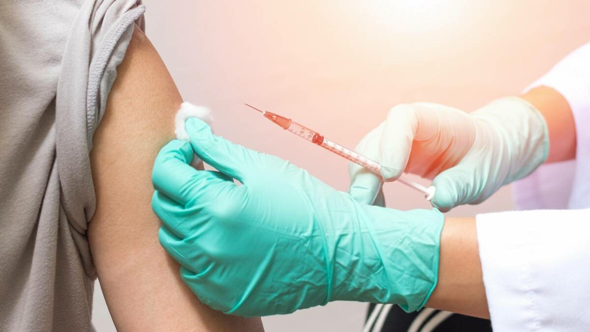 Covid-19: Vacina criada por britânicos será testada em 10 mil pessoas