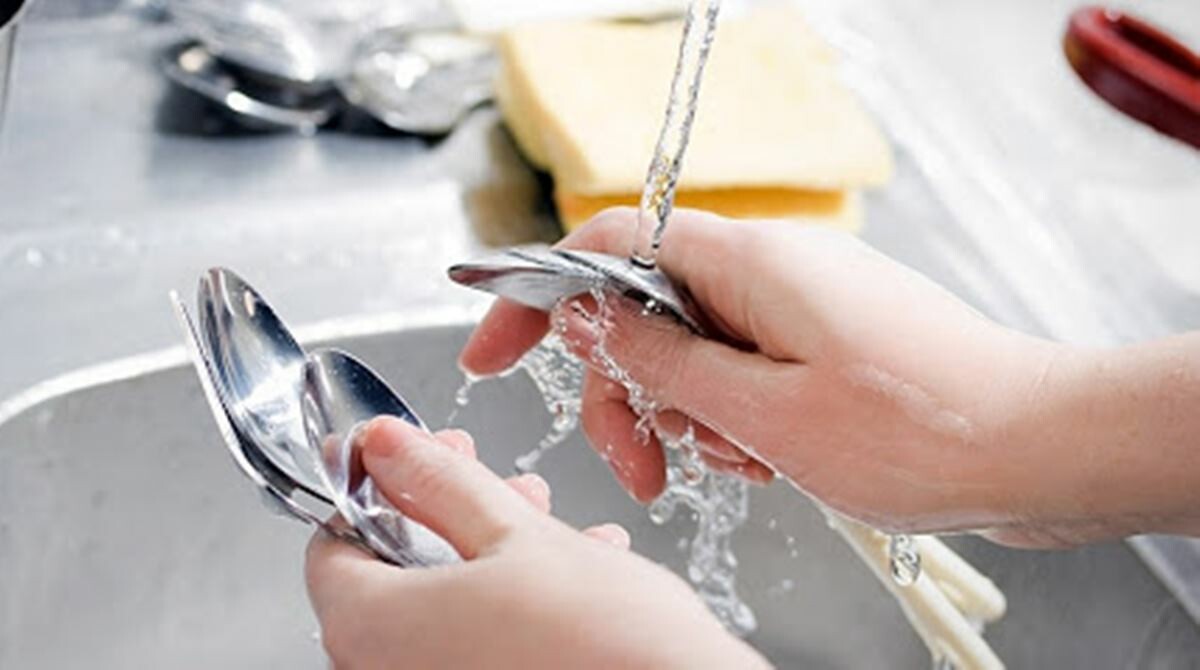 Melhores métodos listados para economizar água e energia na cozinha