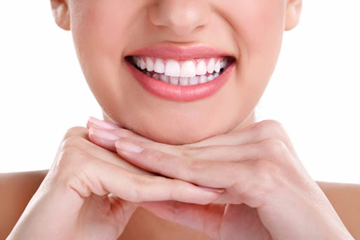 Saiba métodos eficazes para clarear o dentes e coisas que mancham