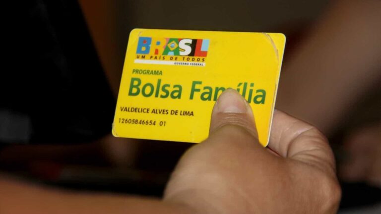 Bolsa Família: pente-fino vai cancelar quem tem carteira assinada?