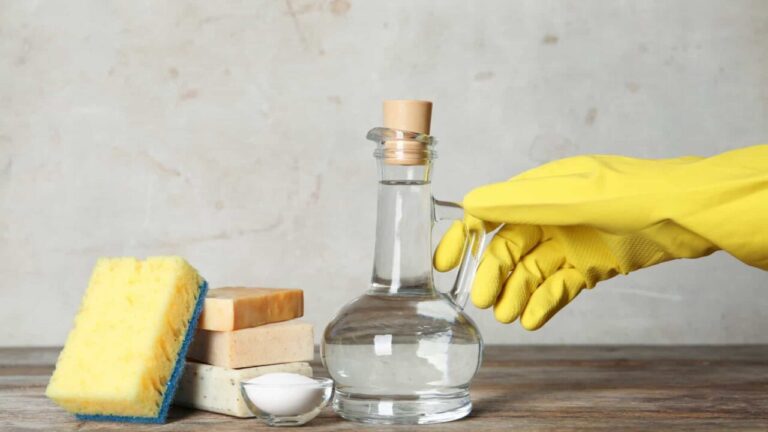 Por que você tem que colocar 1 xícara de vinagre branco na máquina de lavar?