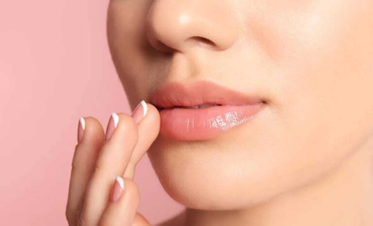 Experimente esta rotina de beleza para combater o envelhecimento labial