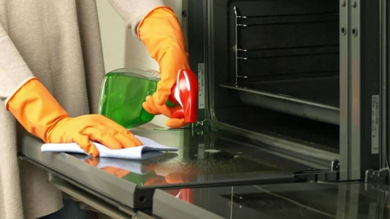 Método surpreendente para limpar o vidro duplo do forno