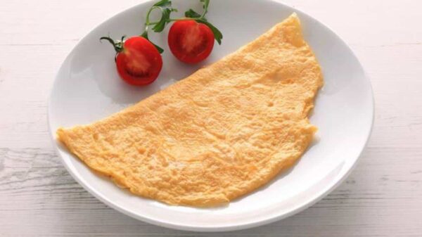 Receita de omelete sem frigideira nem óleo: rápida e saudável