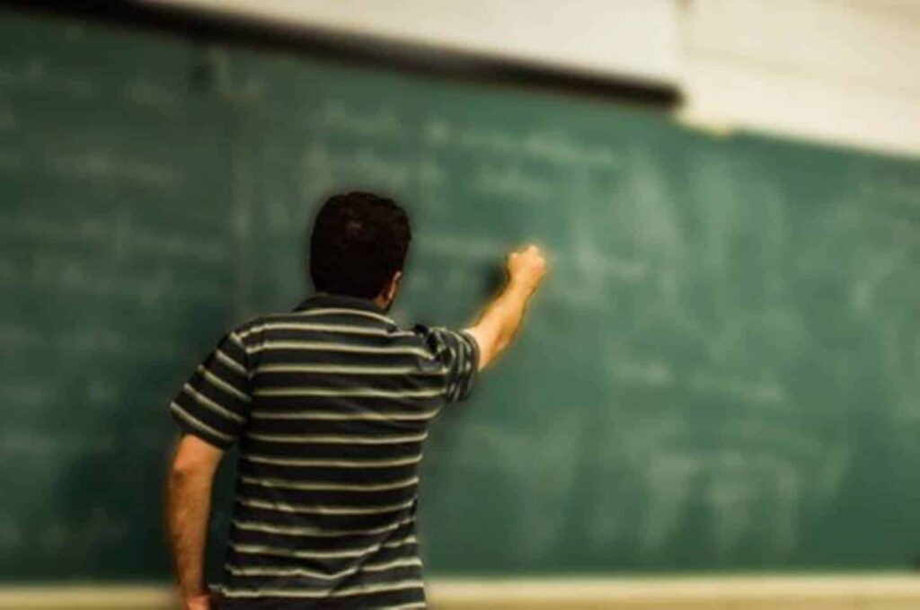 Salários de professores sobe de R$ 3.845,63 para quase R$ 4.500 em todo o país