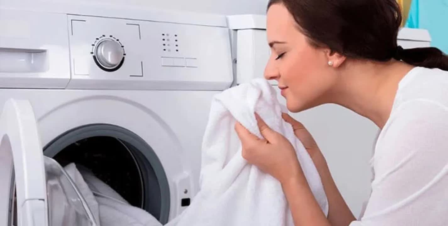 O truque para evitar que as roupas desbotem ao lavá-las com um único ingrediente de cozinha