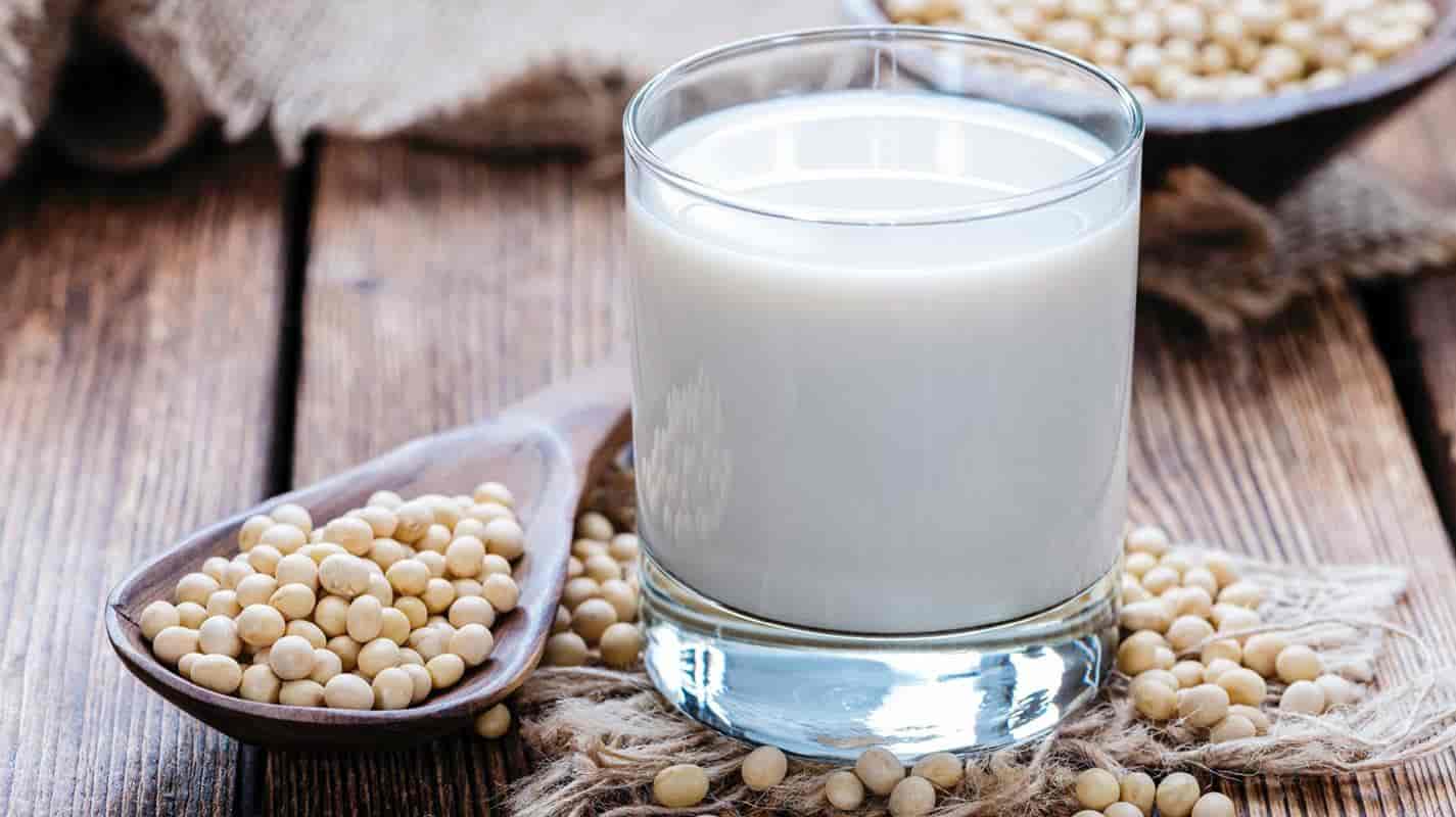 Por que você deve passar a beber leite de soja?