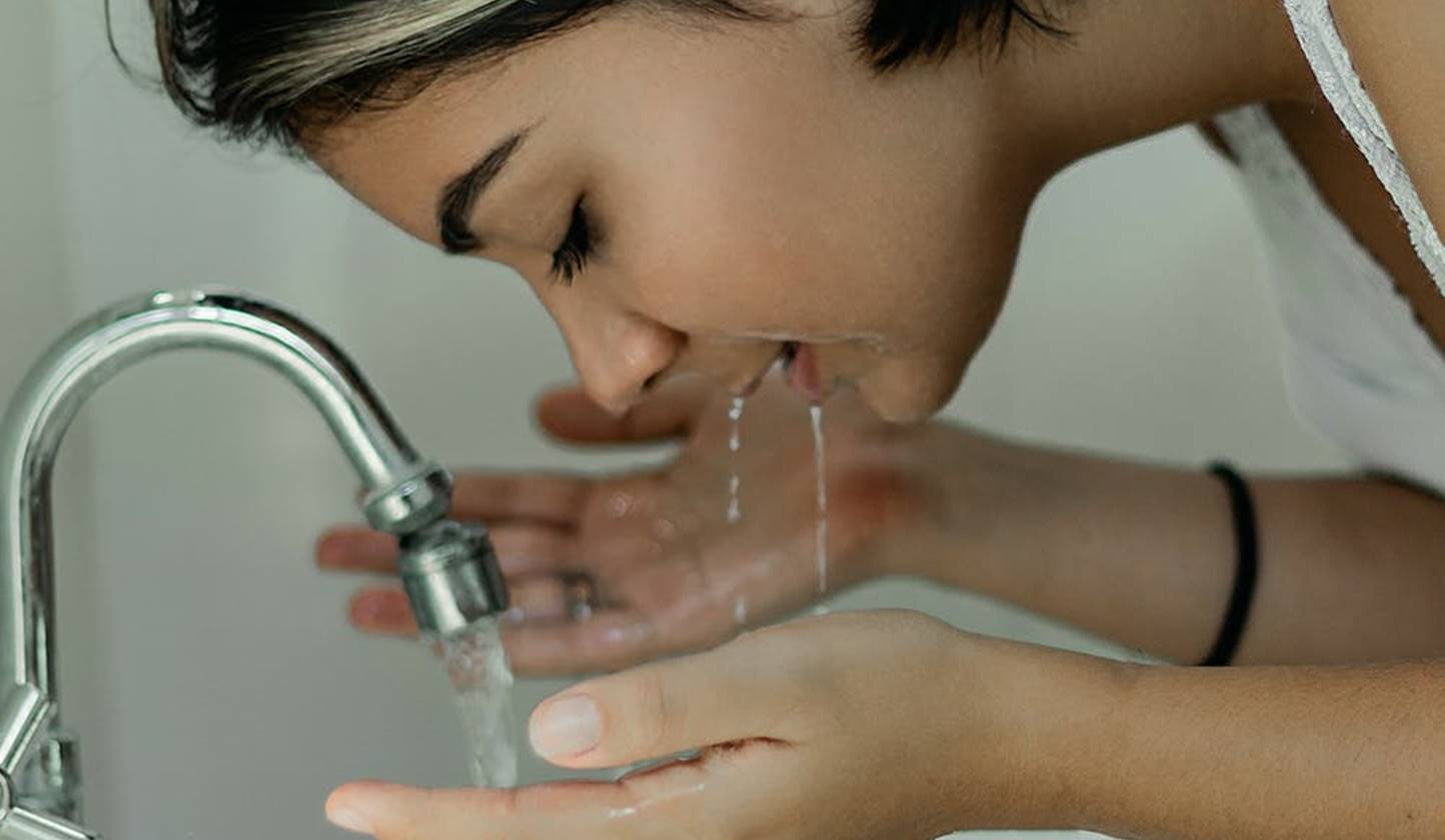 Com que frequência você deve lavar o rosto?