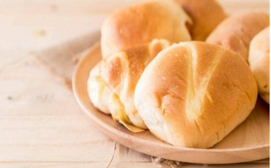 Como fazer pão amanhecido fresco sem colocá-lo no forno