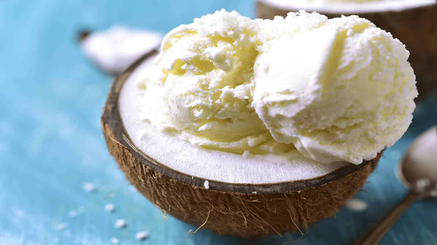 Aproveite essa receita fácil para preparar sorvete cremoso de coco