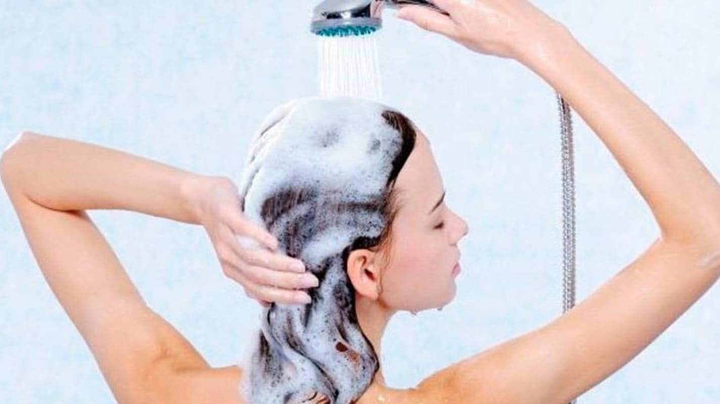 Se você gosta de manter seu cabelo sempre limpo e cheiroso saiba aqui com que frequência você deve lavar o cabelo?