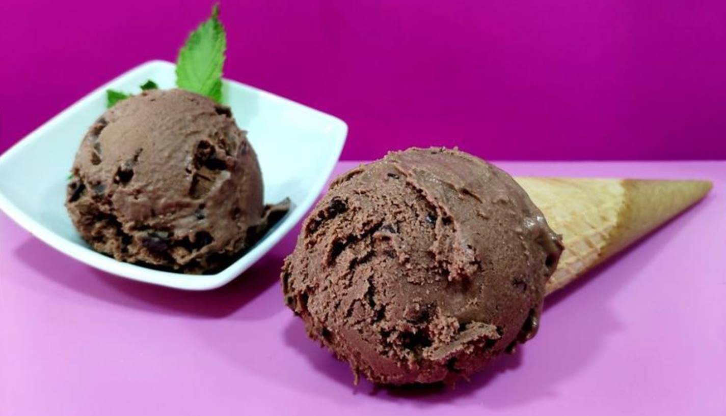 Sorvete de chocolate com 3 ingredientes para refrescar seu dia