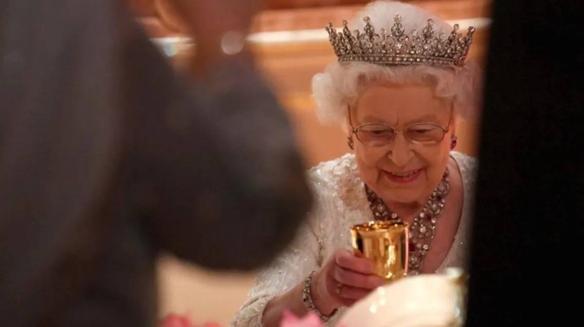 Rainha Elizabeth II aplicará a vacina contra o coronavírus nas próximas semanas