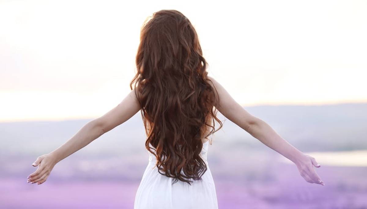 A importância do corte: 3 ideias para manter os cabelos longos