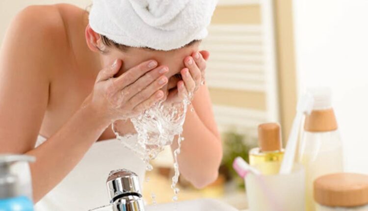 O que acontece se você fazer Limpeza facial com água com gás toda semana?