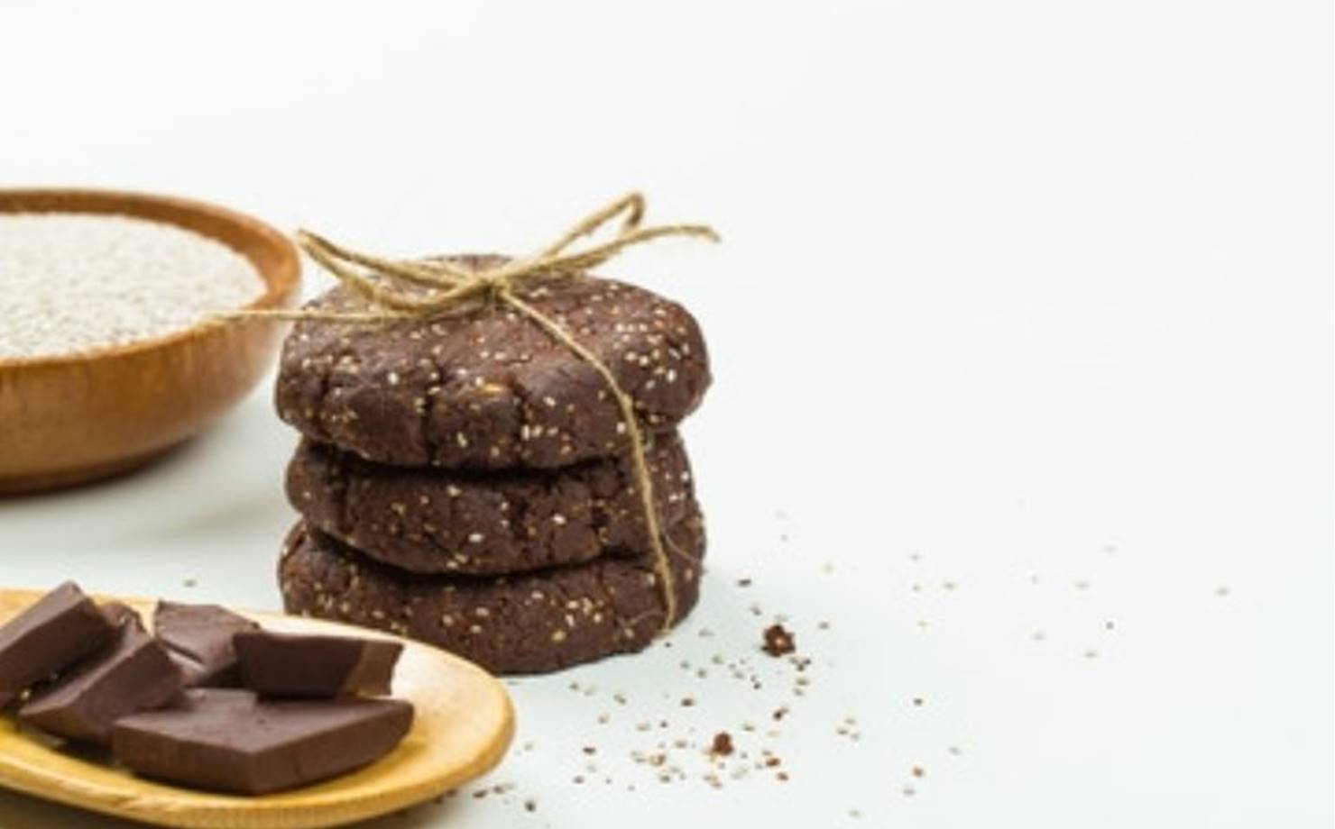Biscoitos de Chia e Chocolate Exposto na Mesa