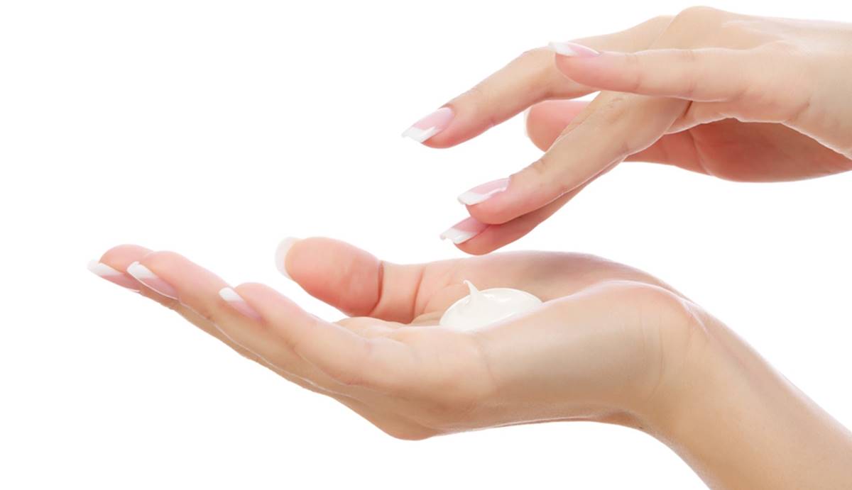 Este hidratante caseiro é ideal para restaurar a pele seca das mãos