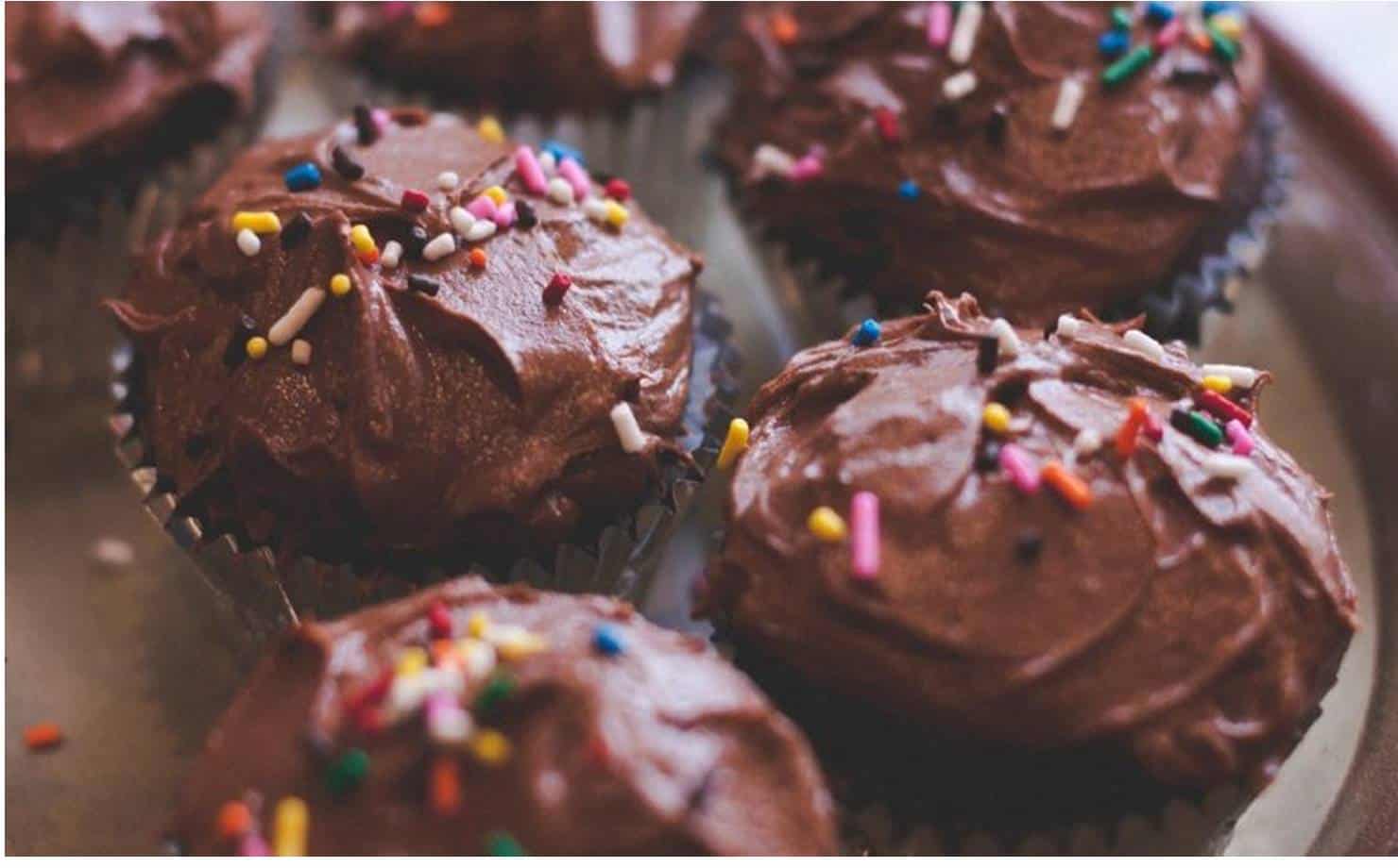 Muffins de Chocolate na Mesa