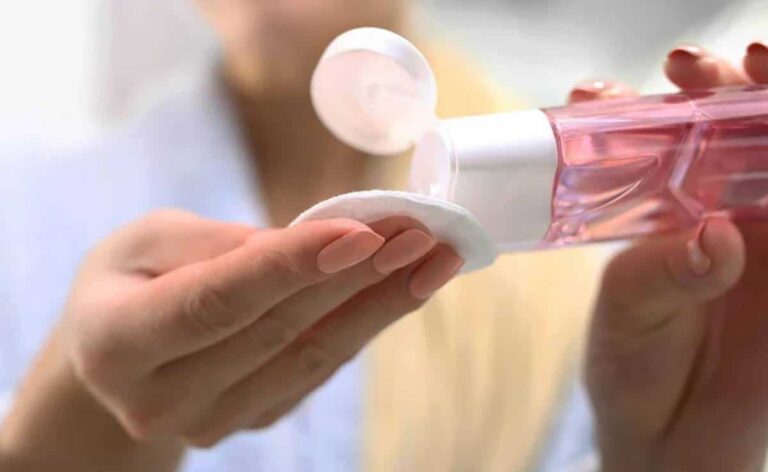 Faça sua água micelar com ingredientes naturais baratos