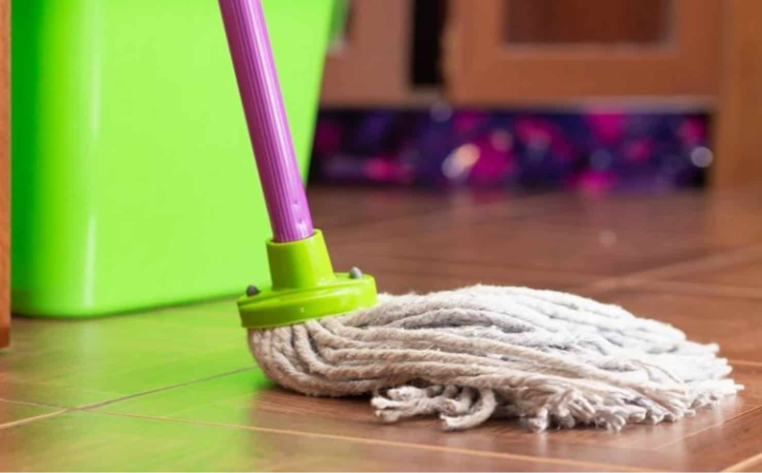 Dica eficaz para limpar o chão da sua casa e deixá-lo brilhando
