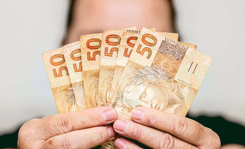 BOA NOTÍCIA: Apenas mulheres vão receber R$ 1.302 por mês