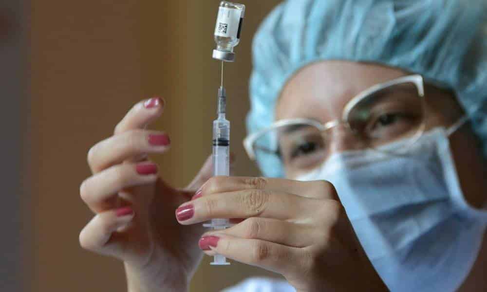 Pfizer: vacina específica contra Ômicron é cenário mais provável 