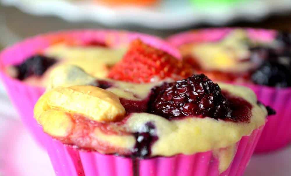 Muffins de frutas vermelhas: receita super fácil e bem rápida de fazer