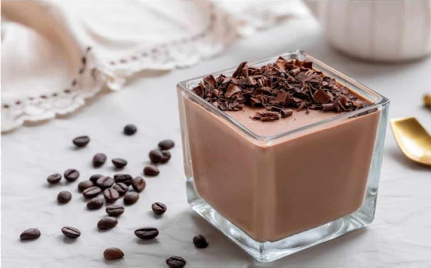 Mousse de Café Exposto na Mesa