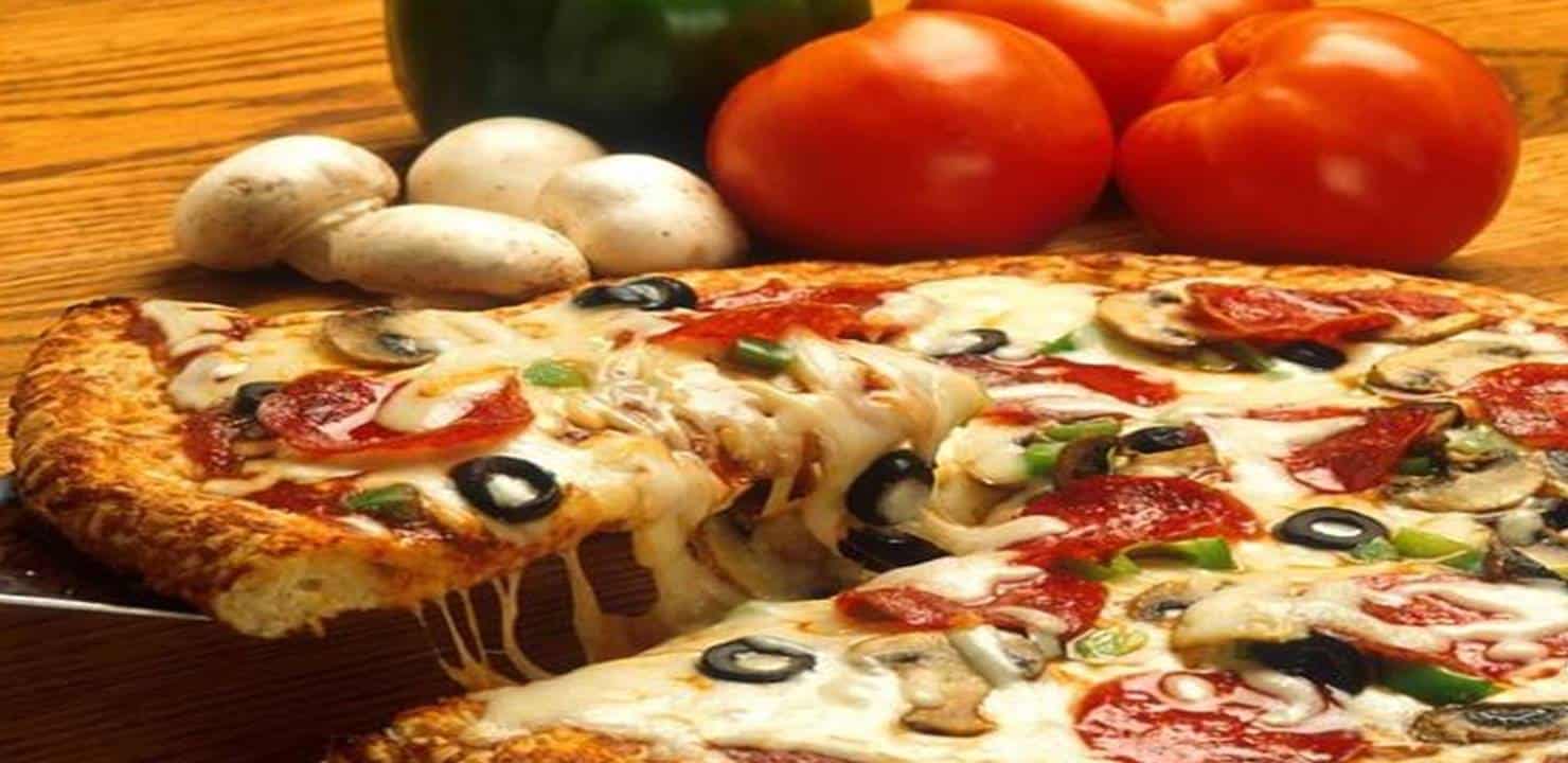 Aprenda a fazer pizza caseira como ingredientes simples