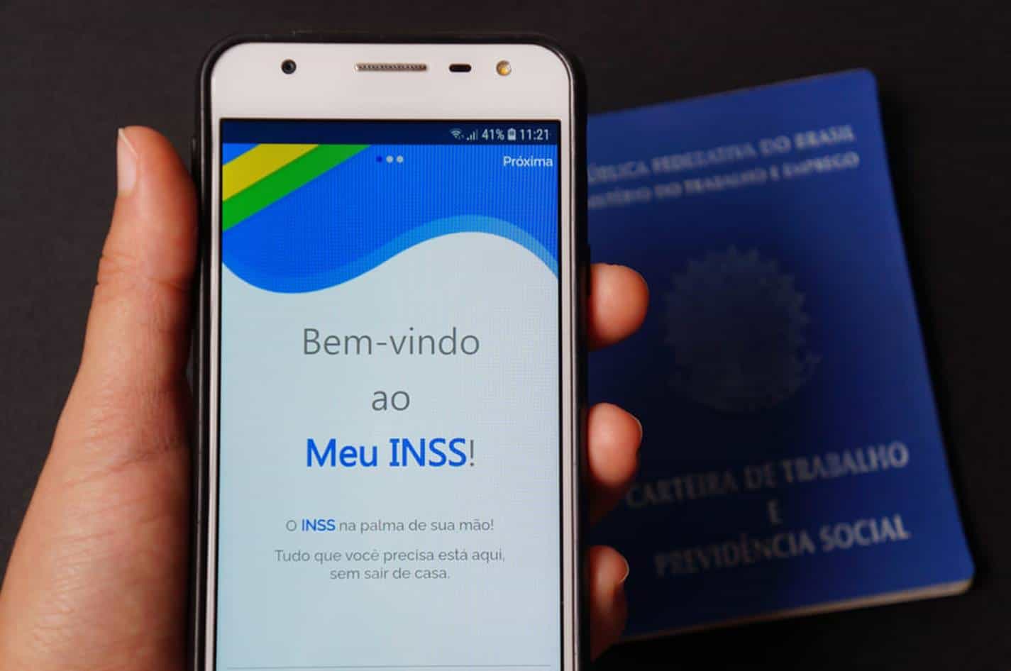 MEU INSS oferece mais de 90 serviços digitais sem precisar sair de casa