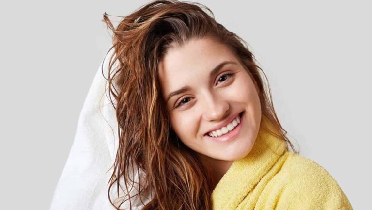 Por que você não deve dormir com o cabelo molhado?