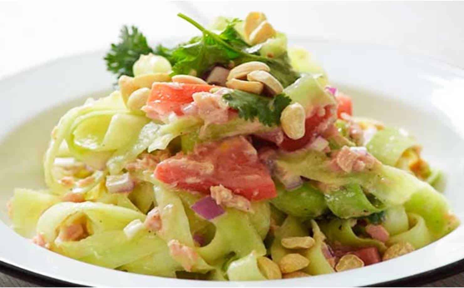 Macarrão de Pepino com Atum no Prato