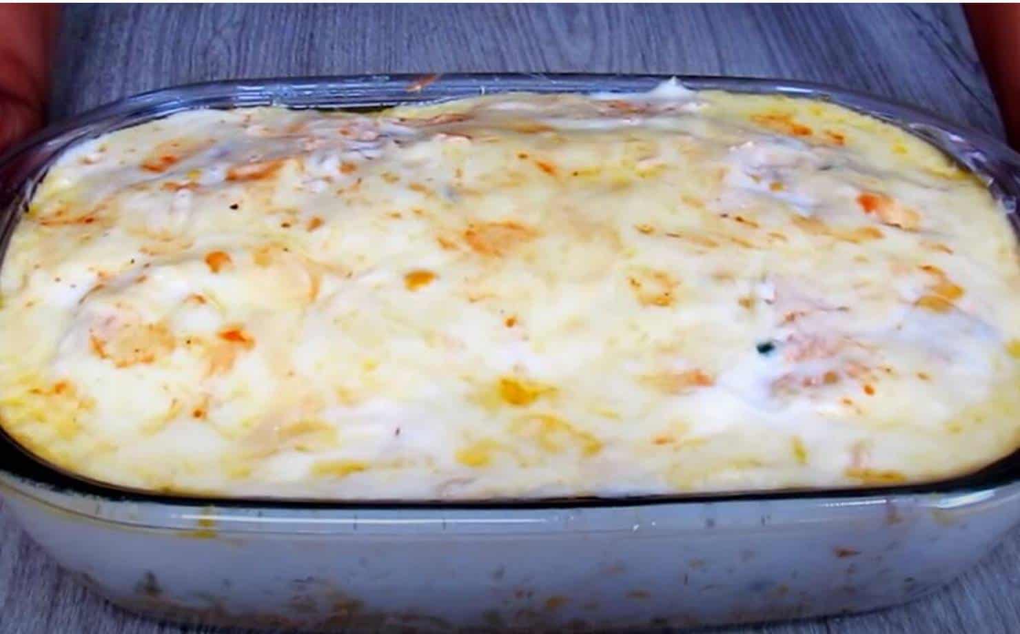 Não perca essa receita  de macarrão de forno com frango e molho branco