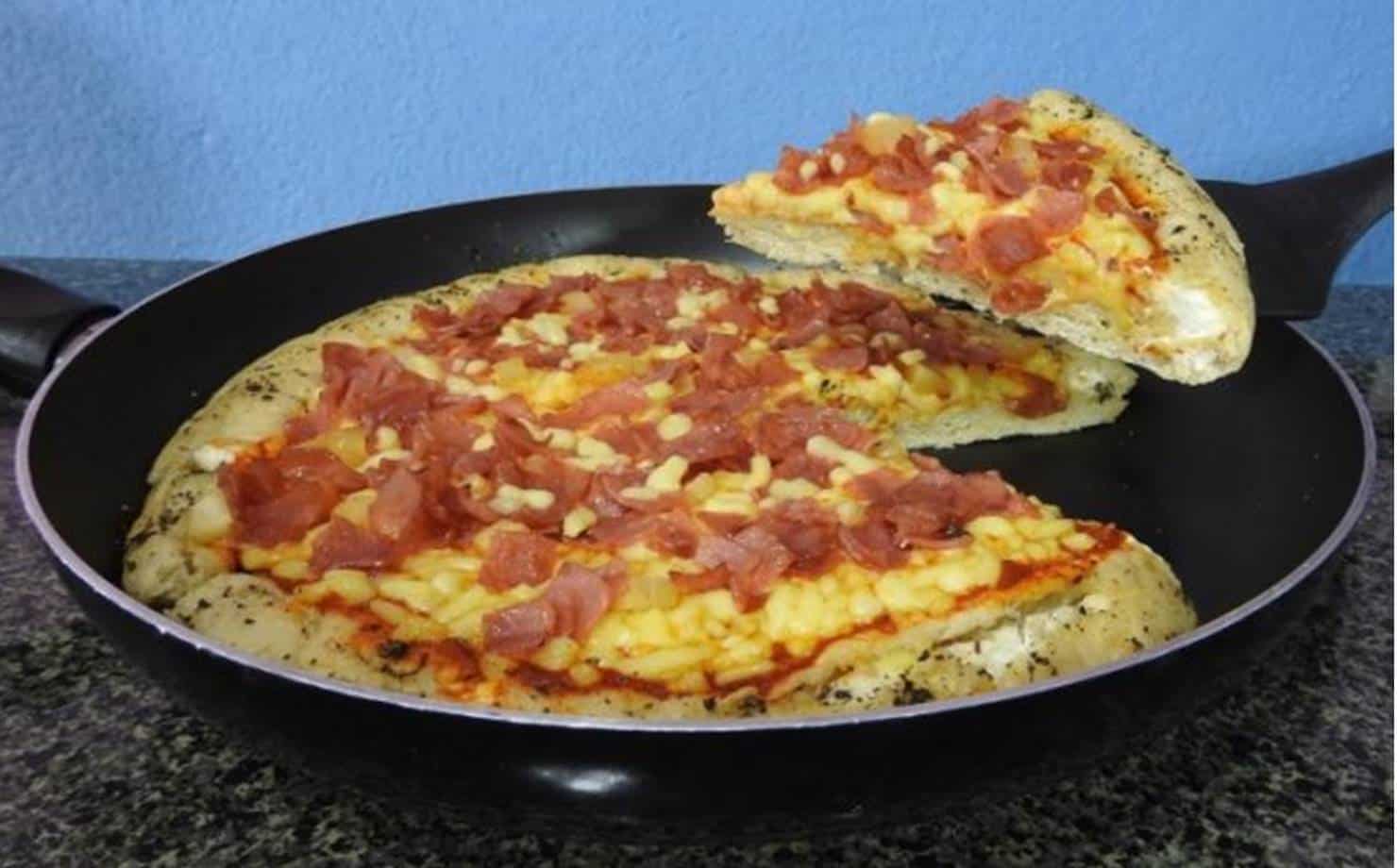 Pizza Havaiana de Baixa Caloria feita na frigideira