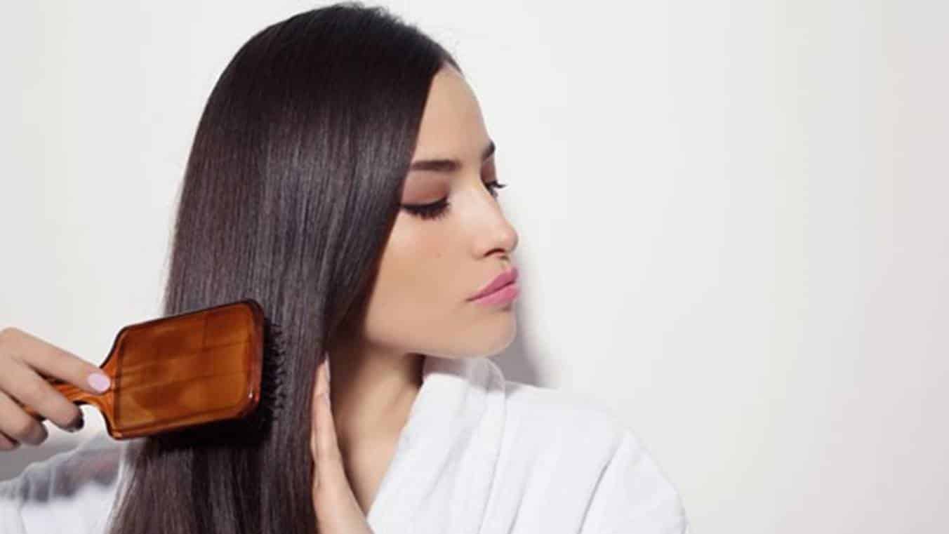 Dicas caseiras para ajudar a controlar a oleosidade do seu cabelo