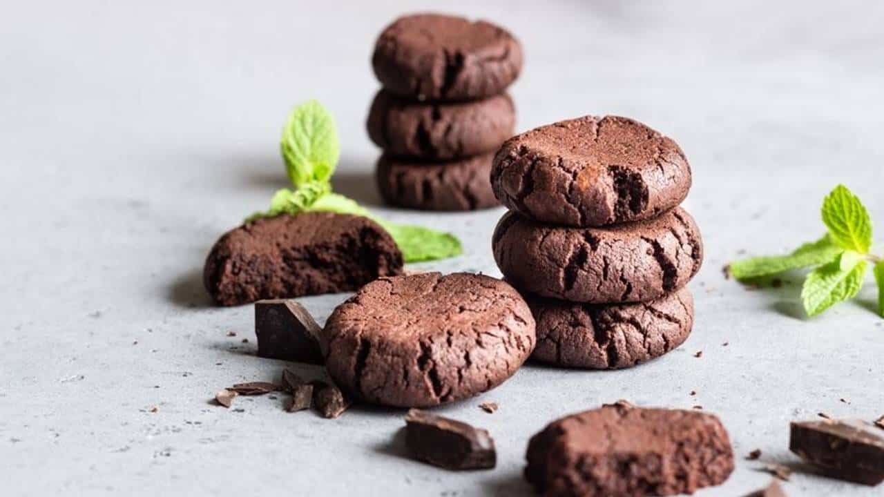 Aproveite essa receita fácil de biscoitos de chocolate 