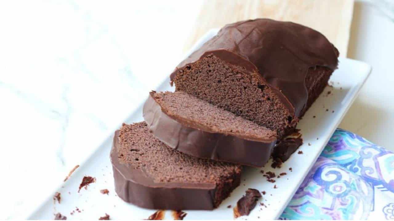 Adicione este bolo de chocolate delicioso ao seu cardápio da Páscoa