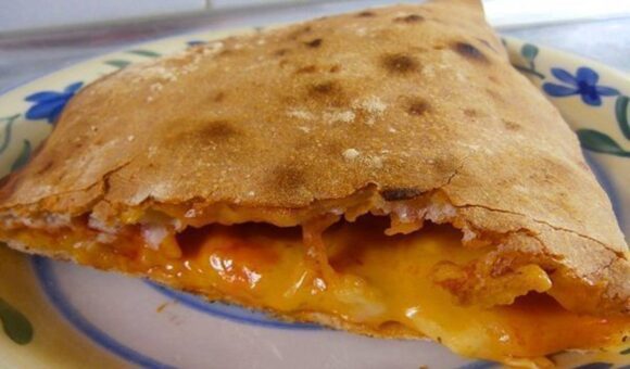 Aprenda a fazer um delicioso calzone com a receita mais fácil de fazer