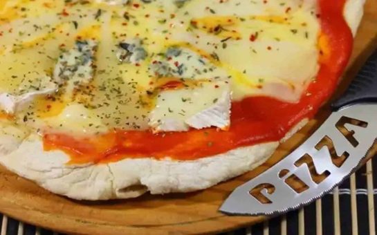 Veja como fazer uma pizza caseira sem forno: super fácil e gostosa