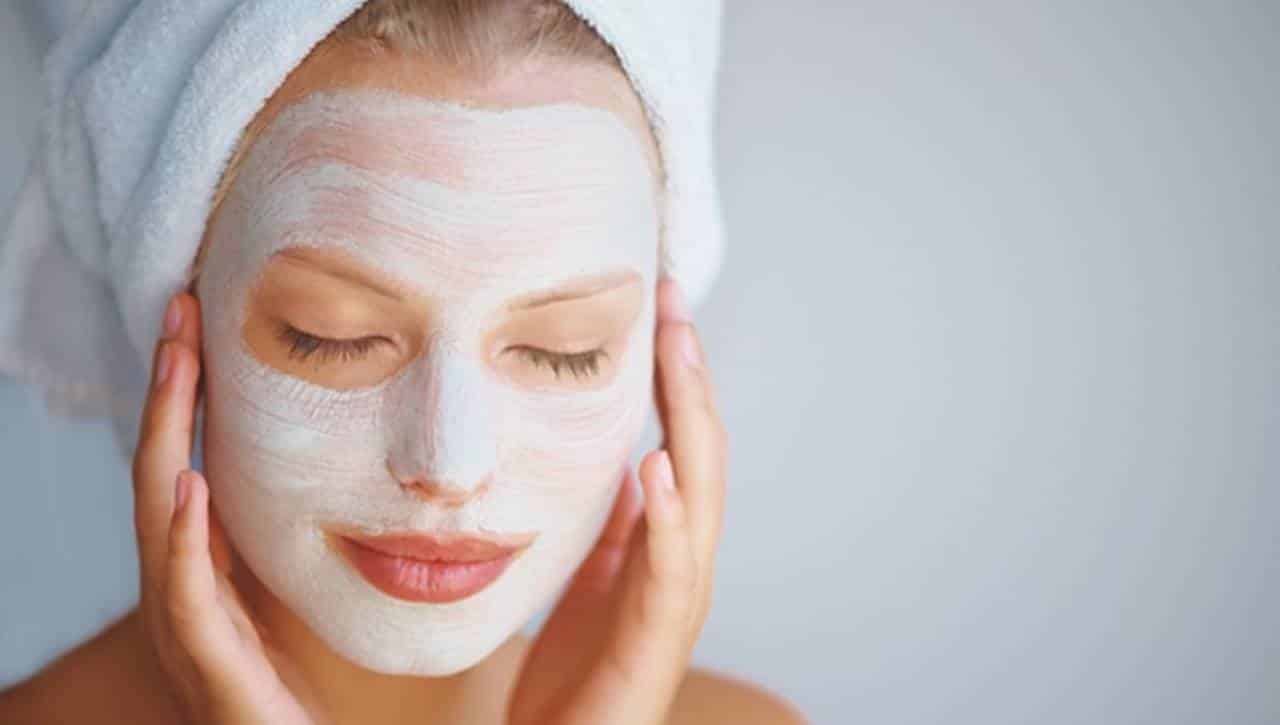 Máscara caseira de cereja para ajudar a suavizar as rugas da pele
