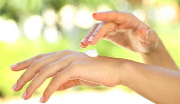 Receita caseira: como rejuvenescer as mãos naturalmente para pele seca 