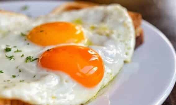 Este é o segredo para fazer ovos fritos como MasterChef