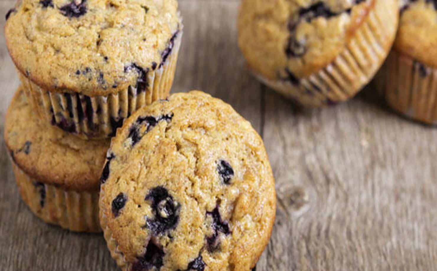 Muffin de banana com chocolate para o café da manhã ou lanche