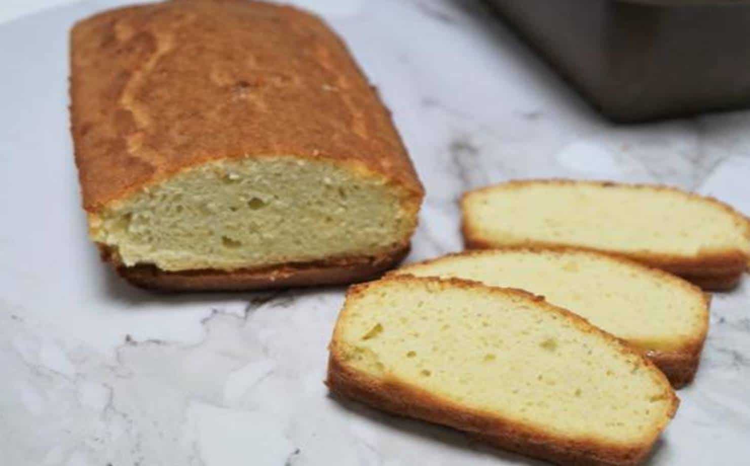 Pão Keto na Mesa