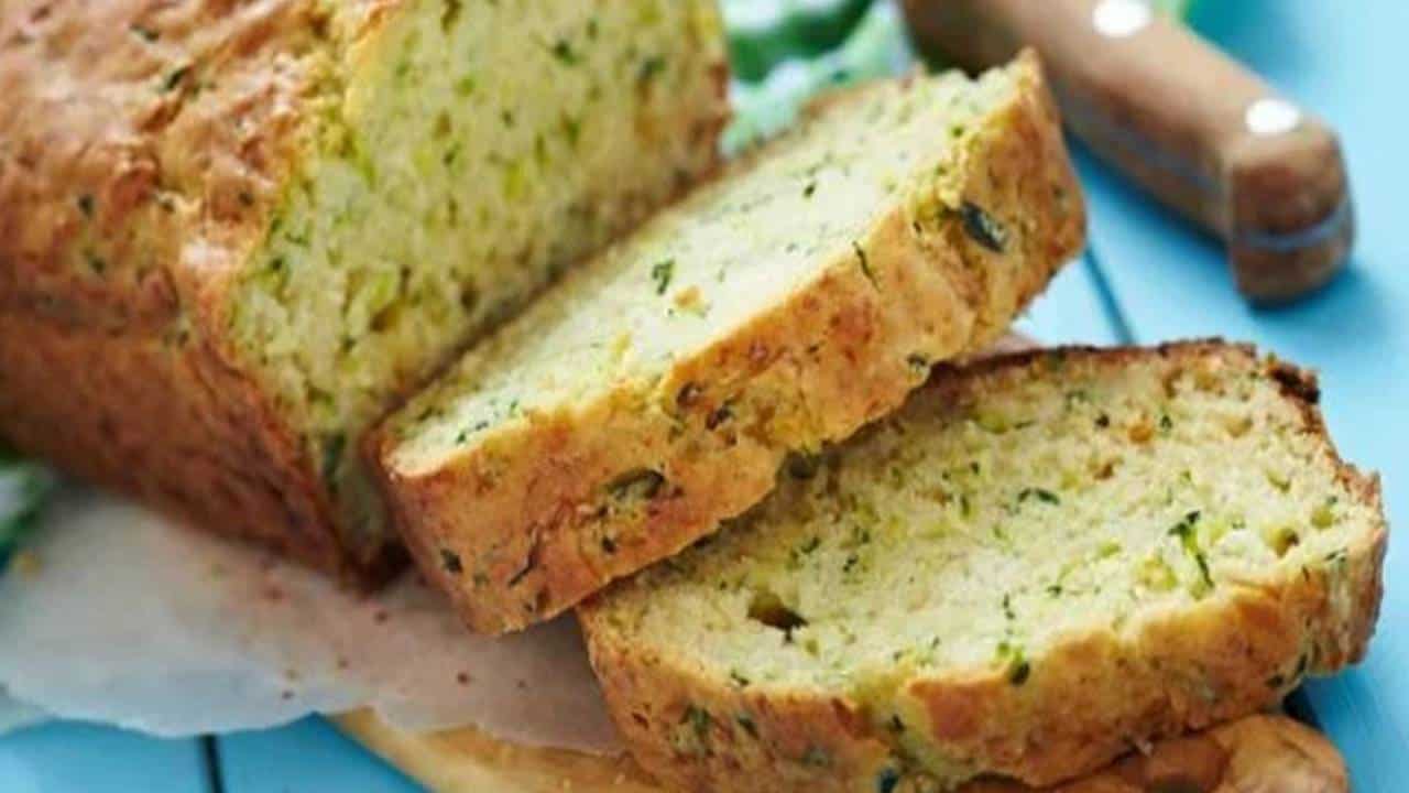 Pão de abobrinha fácil e nutritivo para o café da manhã ou lanche